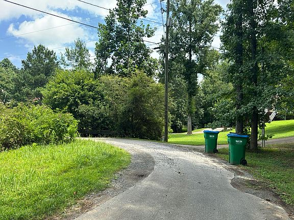5th image of 187 Emerald Ln