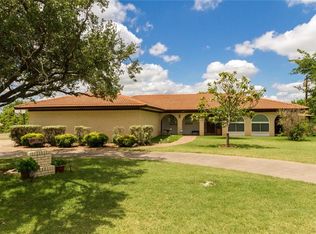 1142 Lakeview Dr, Cleburne, TX 76033