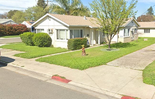 1st image of 842 Magnolia St