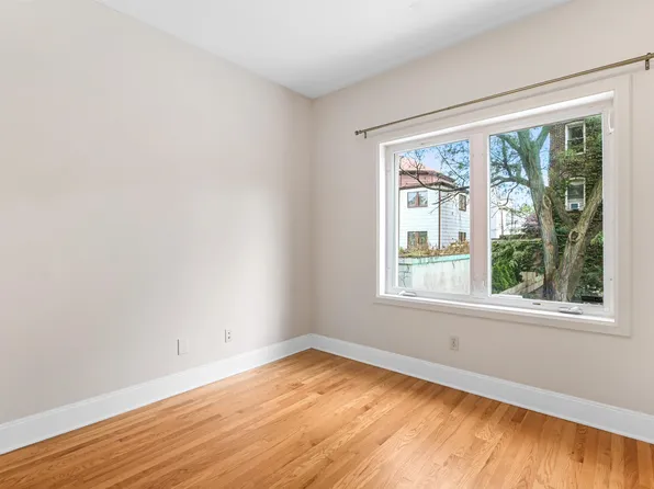 8 Carroll Place image 12 of 21