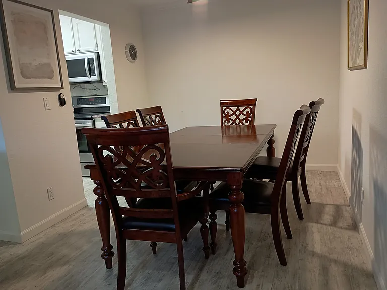 Dining room.