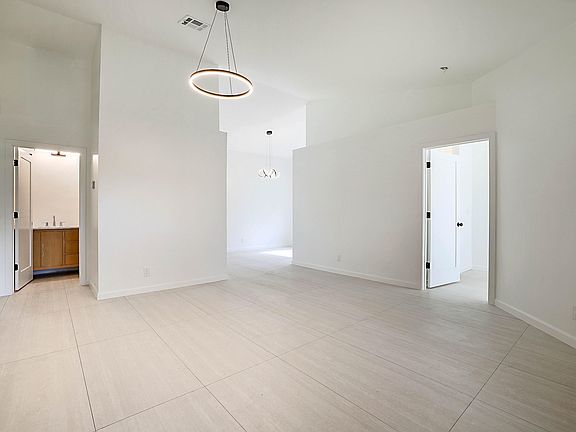 5th image of 320 NE 42nd St