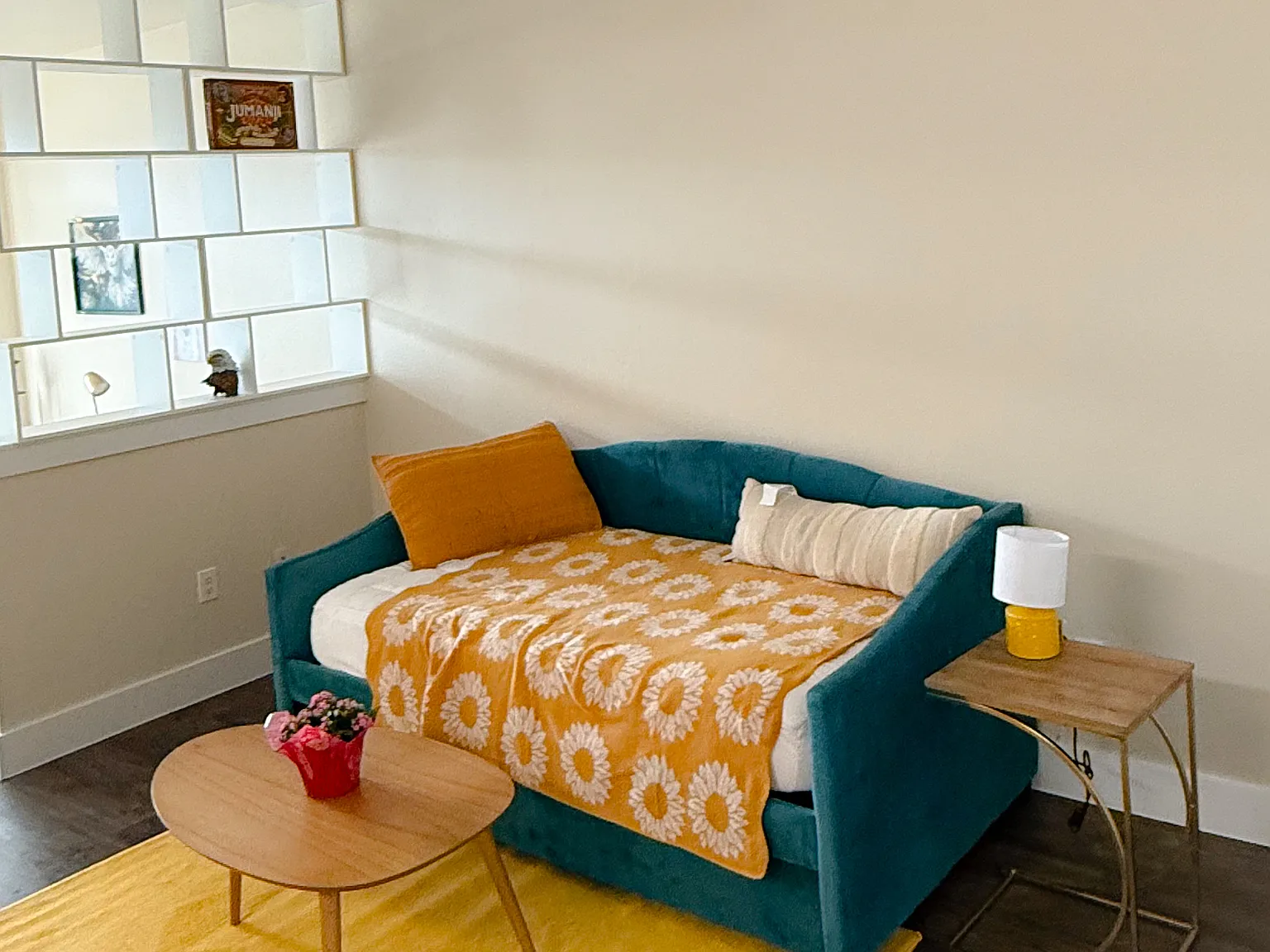 Studio, 584 sqft, $1,100 — Photo 4