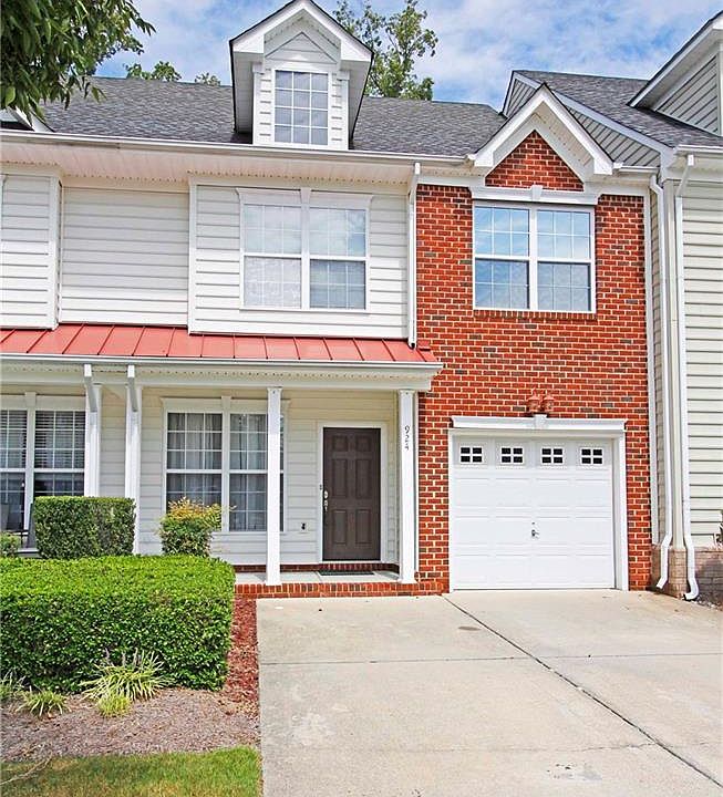 1st image of 924 Lambourne Ln
