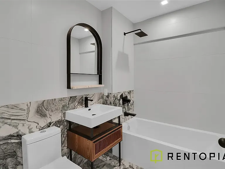 173 Conselyea St #1B — Photo 3