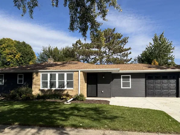 828 N Harmony Dr, Janesville, WI 53545
