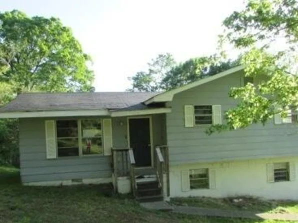 8 Taylor St, Rossville, GA 30741