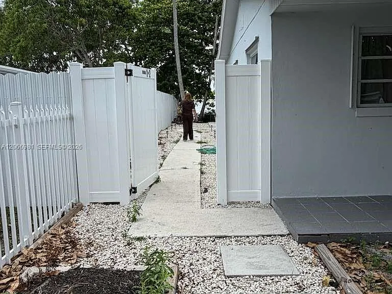 20302 NW 39th Ct — Photo 5