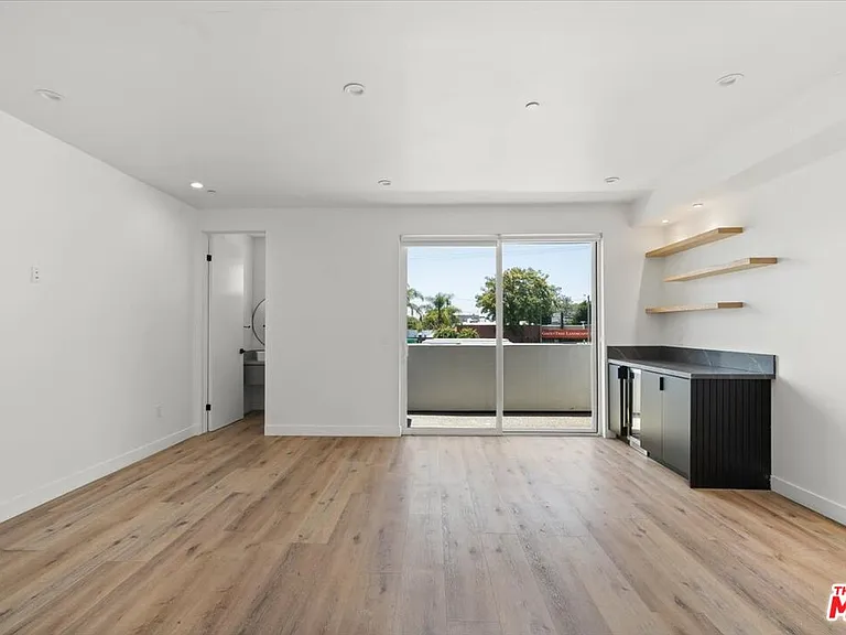 839 N McCadden Pl #B — Photo 8