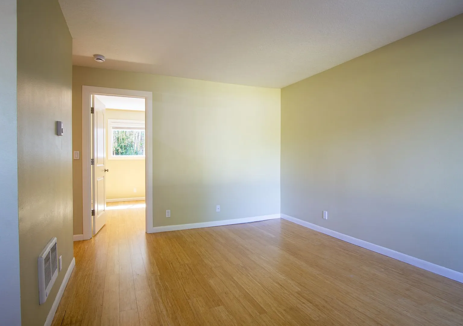 Corner 1-Bed w/Beautiful Kitchen & Off-Street Parking — Photo 4