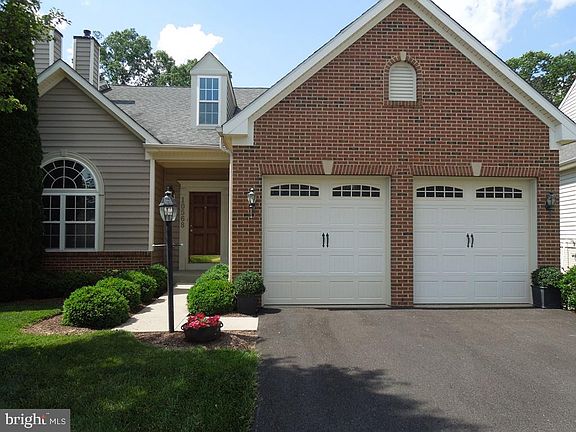 2nd image of 10568 Edwardian Ln #128