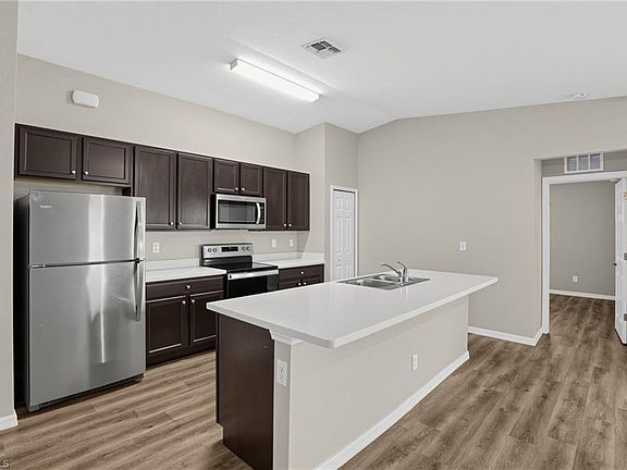 5th image of 3114 13th ST SW