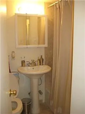 Rented by Adina Realty | media 18