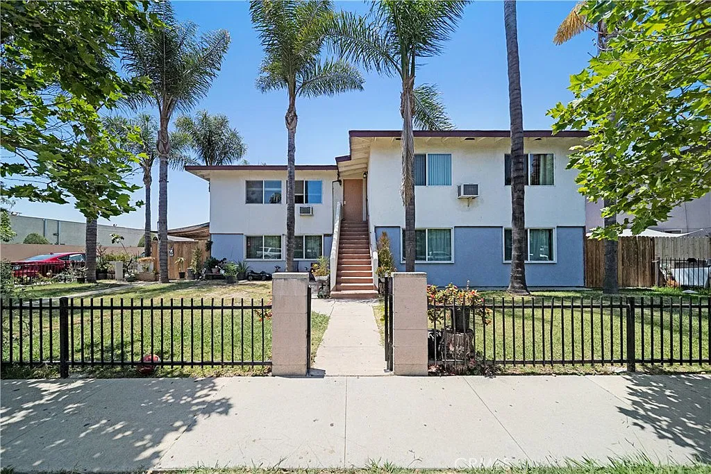 2 bed, 2.0 bath, 850 sqft, $2,500 — Photo 1