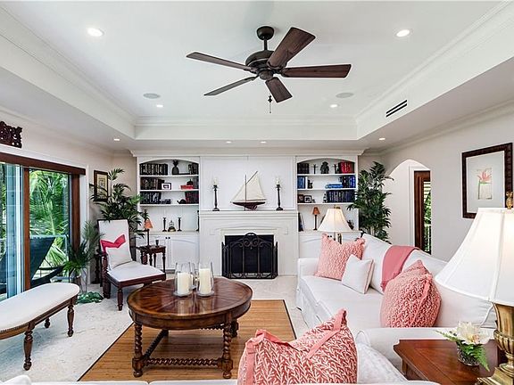2nd image of 1601 Gulf Shore Blvd N APT 2