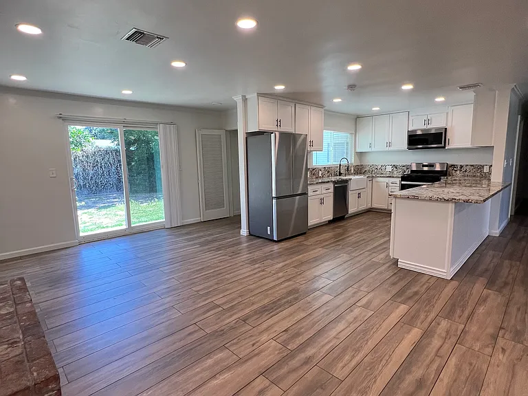 3917 Granada Ave — Photo 7