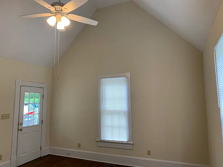 223 Lyndon Ave — Photo 13