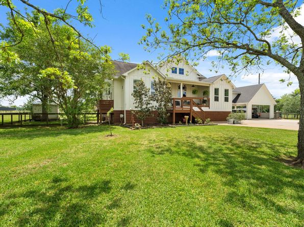 36605 Hondo Rd, Wallis, TX 77485