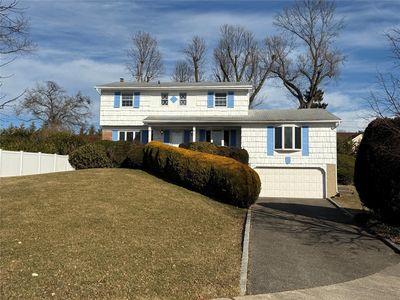 77 Auburn Lane, East Norwich, NY, 11732