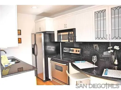 853 Thomas Ave #11 Photo 1