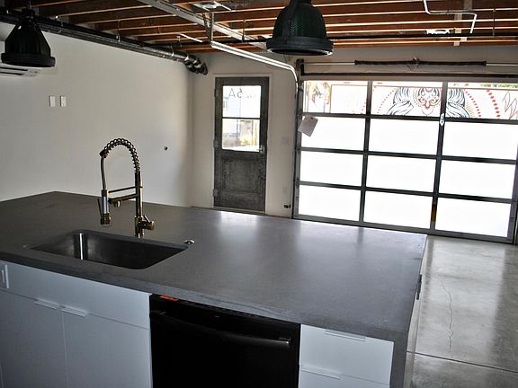 4th image of 826 E Main St #A