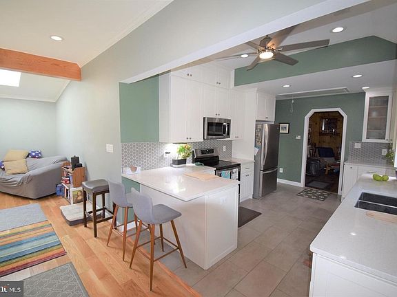 3rd image of 8811 Badger Dr