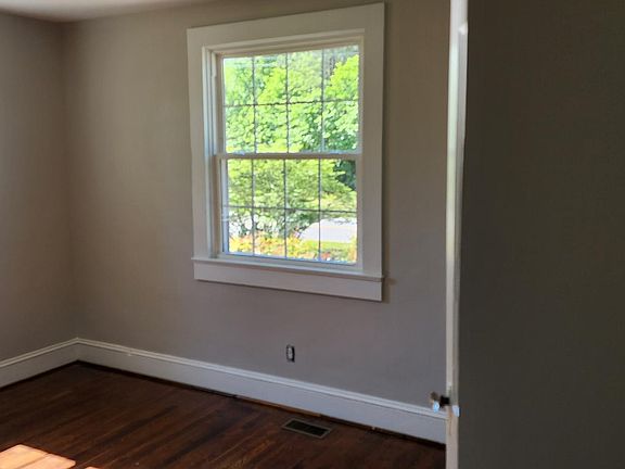 4th image of 413 E Main St