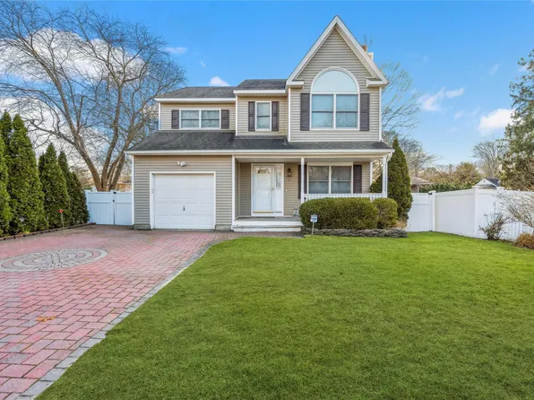 87 16th Street, Wading River, NY 11792