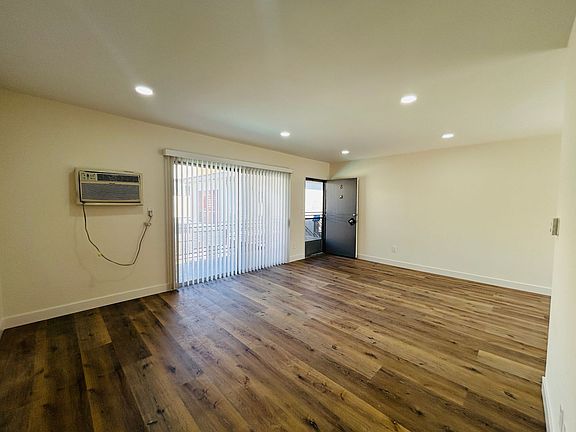 5th image of 12631 Vanowen St