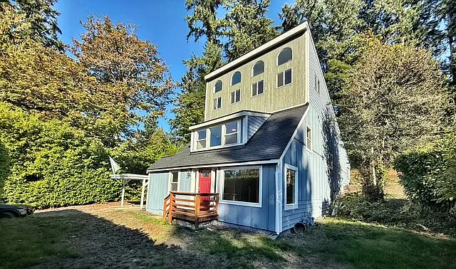 1910 Corbet Drive - 1 — Photo 2