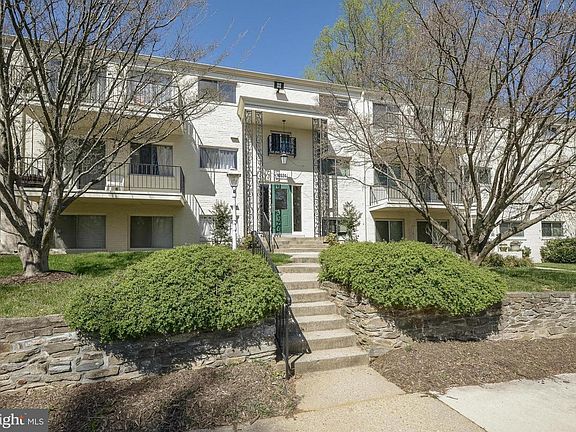 2nd image of 10524 Weymouth St W #201