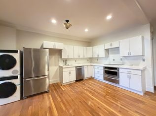 218 Newbury St #3M, Boston, MA 02116