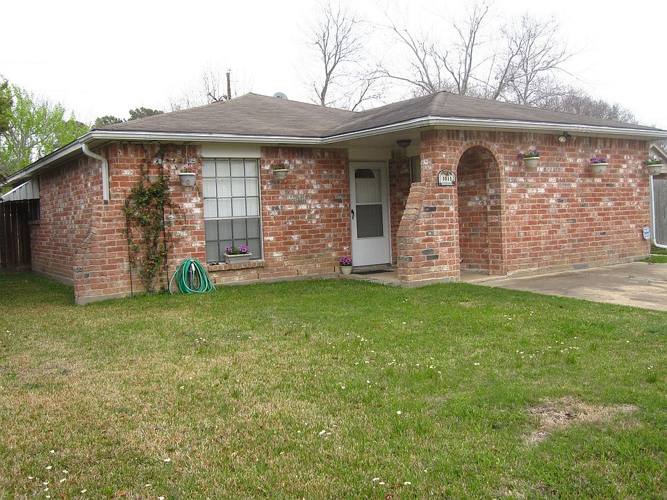 Front view of 1011 Misty Meadow Ct