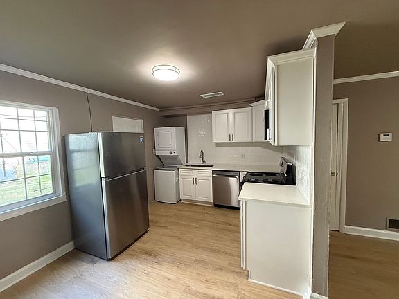 2nd image of 821 Booker St #2