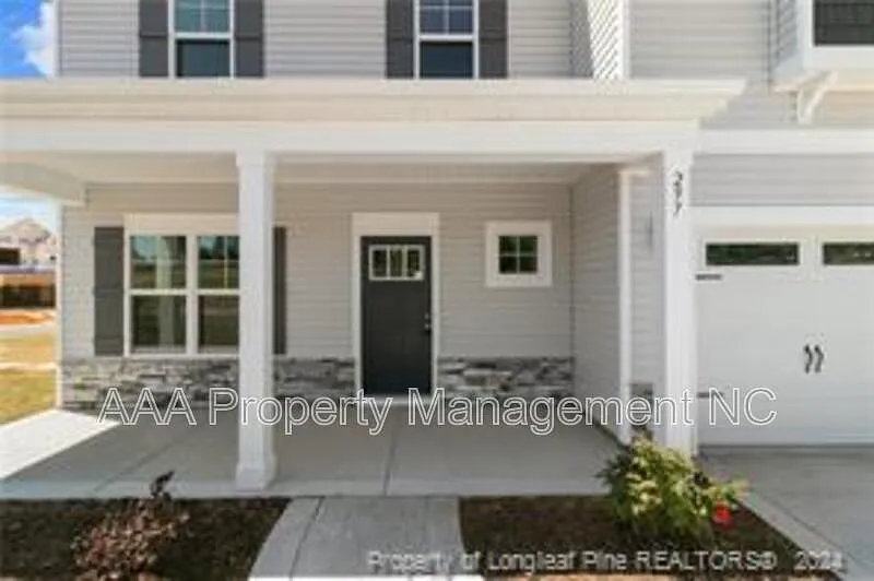 4 bed, 2.5 bath, 2300 sqft, $2,700 — Photo 1