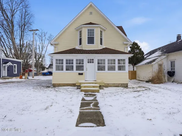 820 S Main St, Fostoria, OH 44830