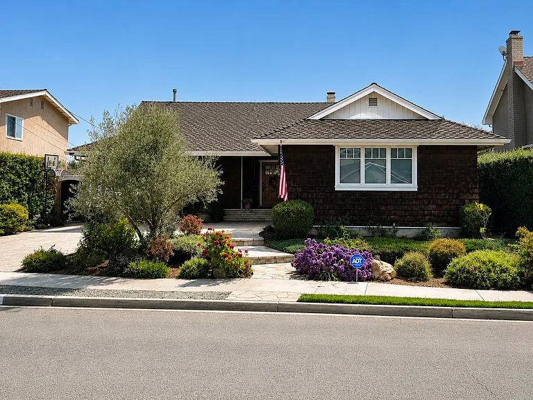 27636 Eldena Dr — Photo 2