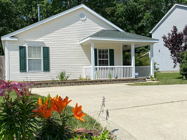 828 Homestead Park Dr — Photo 1