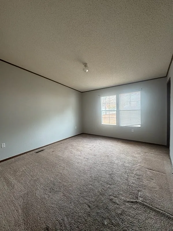 142 Oak Street - 1 — Photo 3