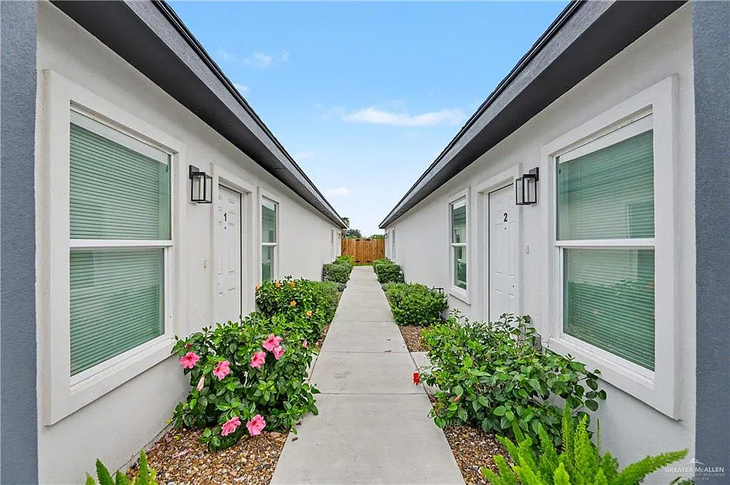 2 bed, 2.0 bath, 986 sqft, $1,200 — Photo 3