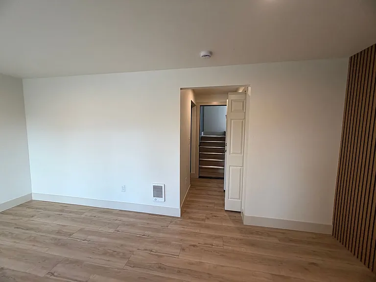 218 W Nevada St — Photo 25