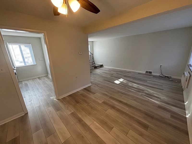 2nd image of 22432 Fairlawn Cir