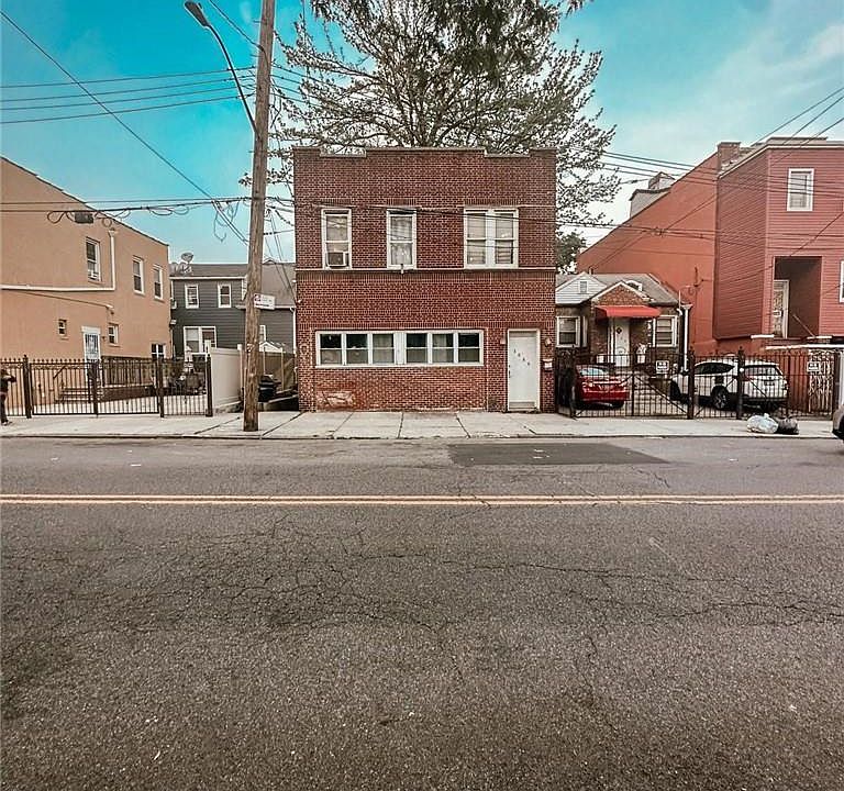 1st image of 3066 Fenton Avenue