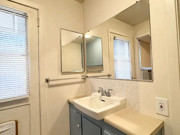 461 Walnut St — Photo 9