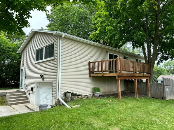 1010 Illinois St, St Charles, IL 60174