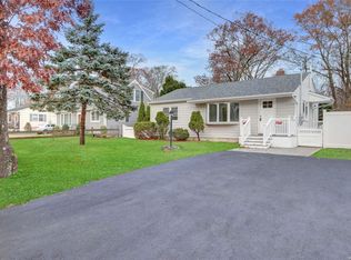 944 Ostrander Ave, Riverhead, NY 11901