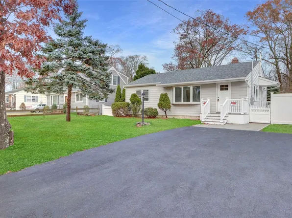 944 Ostrander Avenue, Riverhead, NY 11901