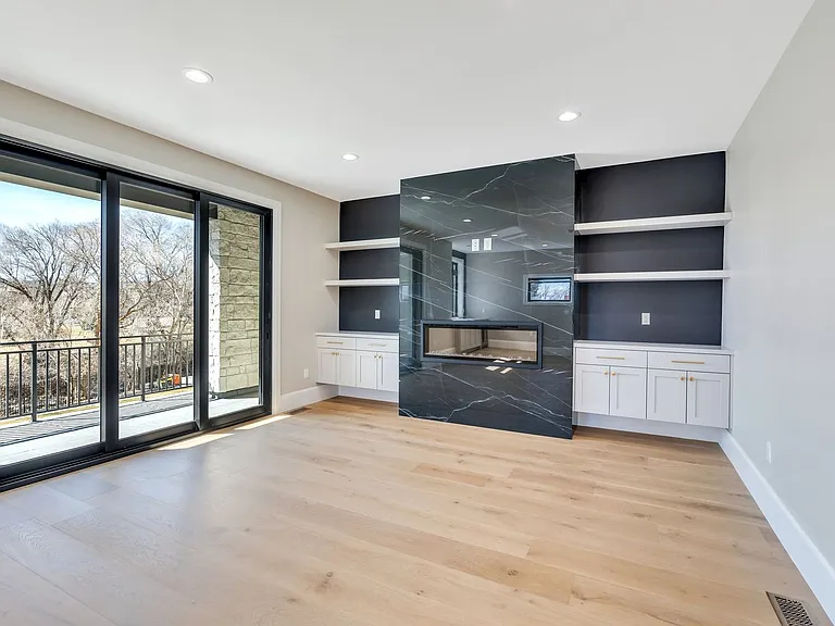 Jocelyn Court Townhomes — Photo 10