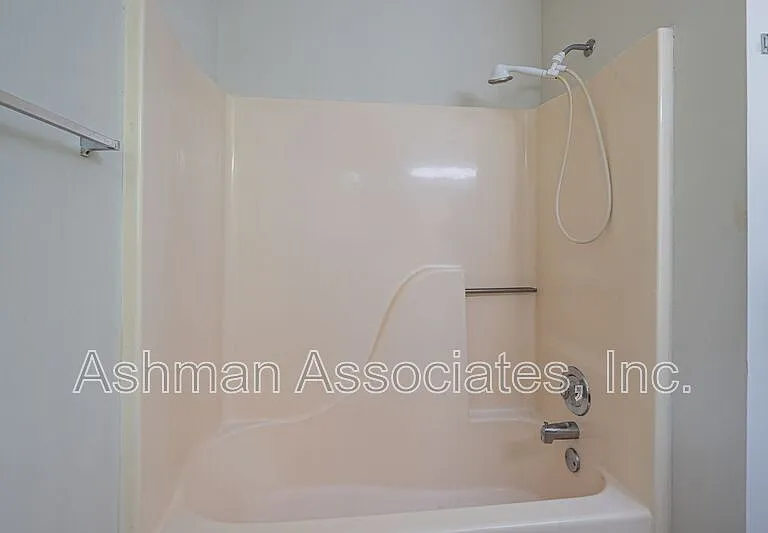 2402 Betsy Ct SW — Photo 32