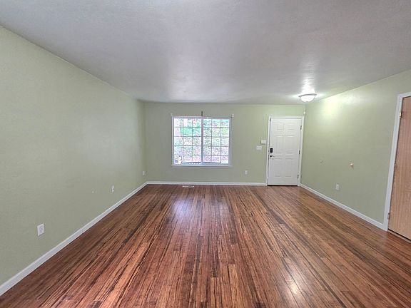 5th image of 18117 Upland Dr SE